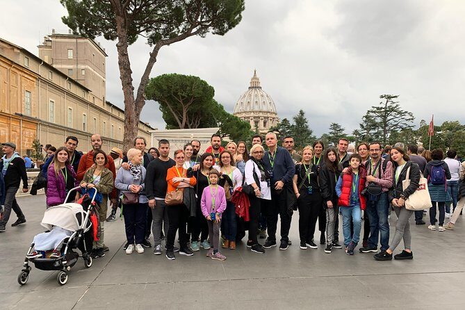 Guided tour of the Vatican Museums and Sistine Chapel in Spanish - Dress code and carry rules: avoid the security stress test