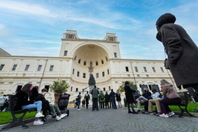 Guided tour of Vatican Museums and Sistine Chapel - Courtyard stop: the bronze pinecone before the crowds