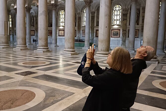 Pope Francis Tomb and Papal Basilicas Tour - Stop 1: Santa Maria Maggiore and the Pope Francis resting place