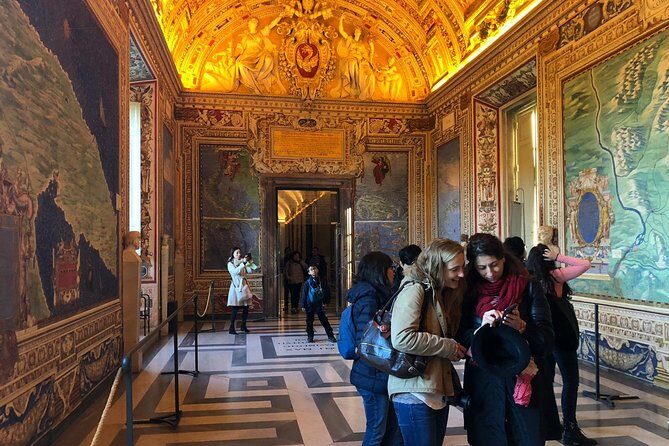 Private Vatican Museums Hidden Gems Tour with Optional Pick-Up - Pickup, meeting point, and the 9:45 AM reality check