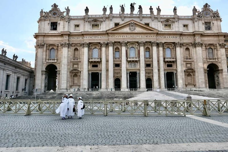 Rome: Guided Tour of St. Peter's Basilica, Grottoes & Square - Clothing, tickets, and the rules that affect your entry