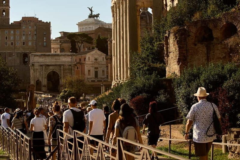 Rome: Highlights Vatican & Colosseum in 1 Day - The Colosseum and Forum with a guide: history tied to how the games worked