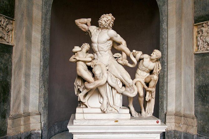 Rome in a Day Tour with Vatican, Colosseum and Historic Center - Trevi Fountain and Piazza Venezia: Two Photo Stops With Real Context