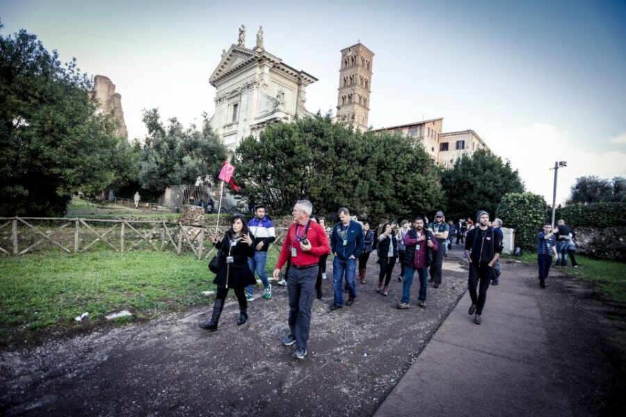 Rome: Vatican and Colosseum Guided Experience - St. Peter’s Square finale: a short guided look and a quick walk