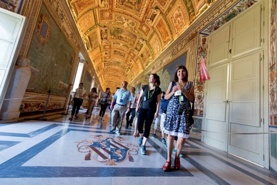 Rome: Vatican City Highlights Tour with Skip-the-Line Entry - Dress and packing rules that can trip you up