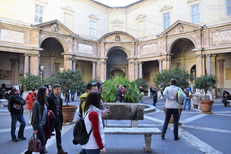 Rome: Vatican & Colosseum Experience with Lunch & Transfers - Lunch in the Middle of the Day: A Simple Italian Reset