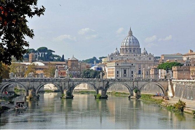 Rome: Vatican Museums and Colosseum Private Tour with Transfers - The walk toward the Colosseum: getting your bearings fast