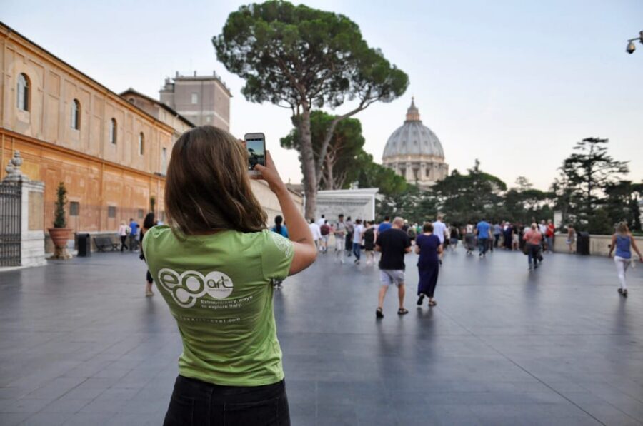 Skip the Line Vatican Tickets with Escorted Entrance - Getting There: Via Tunisi Meeting Point and What to Look For