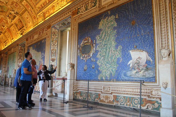 Spanish Small Group Tour of the Vatican Museums, Sistine Chapel & St. Peter's - Meeting point and timing: be there 15 minutes early