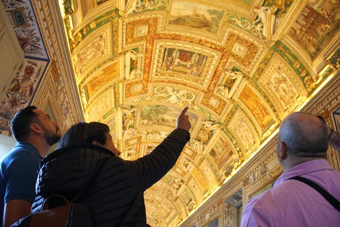 Spanish Small Group Tour of the Vatican Museums, Sistine Chapel & St. Peter's - Sistine Chapel: the artwork is the point, the rules are the reality