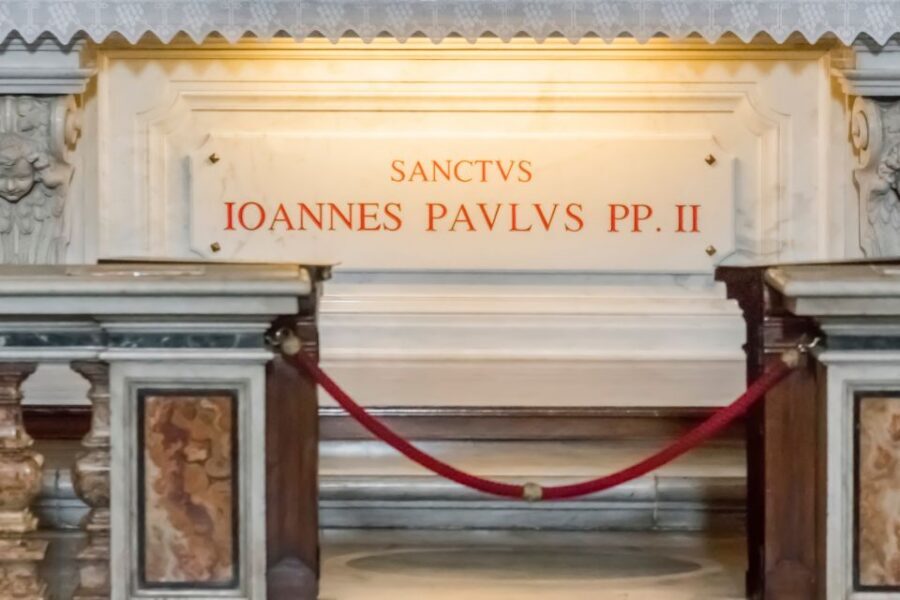 Vatican City: Skip-the-Line Vatican Museums & Sistine Chapel - St. Peter’s Basilica Fast-Track: Michelangelo, Raphael, Bernini, and the Crypts