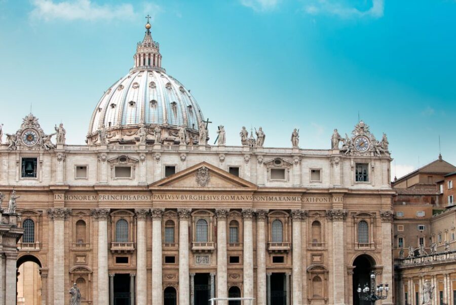 Vatican Museums, Sistine Chapel & St Peter's Basilica Tour - Where you start: two meeting points and an organized walk to the first courtyard