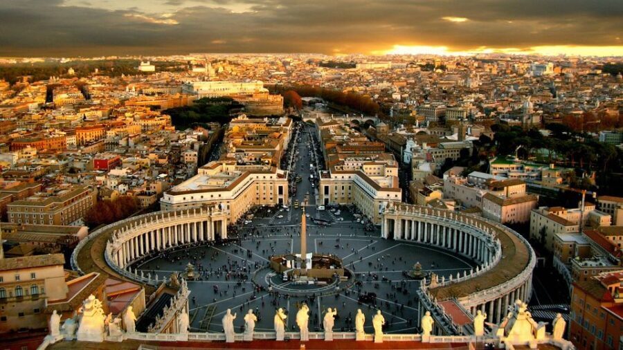 Vatican Museums, Sistine Chapel & St Peter's Basilica Tour - Courtyard of the Pigna: a quick start that makes the rest make sense