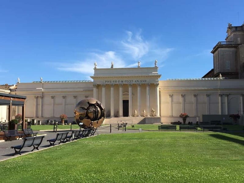 Vatican Museums, Sistine Chapel & St. Peter's Square Tour - Vatican Museums: how the route keeps the chaos under control