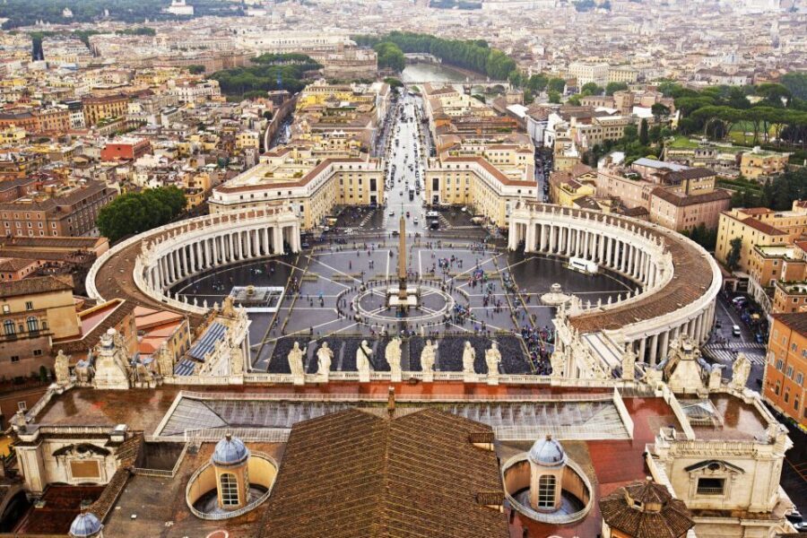 Vatican: Papal Audience and St. Peter's Basilica Guided Tour - Pietà and Baldacchino: the highlights that deserve more than a glance