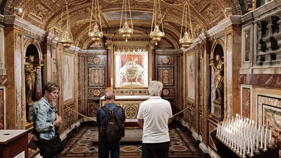 Vatican: Pope Francis Tomb and Papal Basilicas Tour - Saint Paul Outside the Walls: portraits of every pope and a “home” feeling