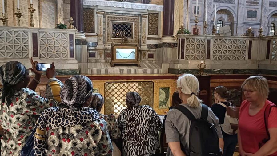 Vatican: Pope Francis Tomb and Papal Basilicas Tour - Crowd handling, dress code, and pacing: where you should be ready