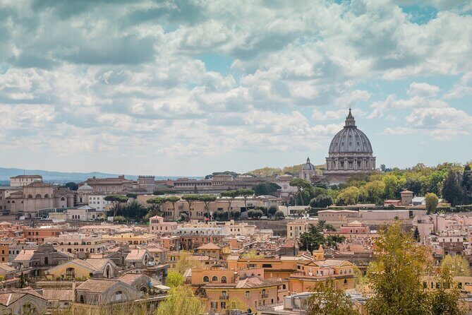 VIP Small-Group Vatican Early Morning Guided Tour - The early route: Pontifical Swiss Guard, St. Peter’s Square, then into the museums
