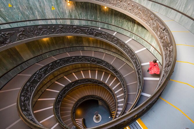 Vip Vatican Early Entry with special access to the Sistine Chapel - Cortile della Pigna: a breather and a chance to wander